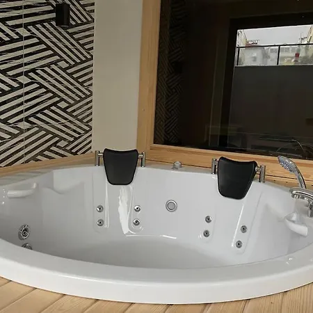 Rose 3 Wonderful 1+1 Cleopatra アパート *